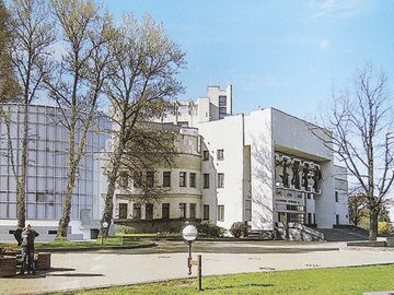 Teatr-muzkomedii-osen